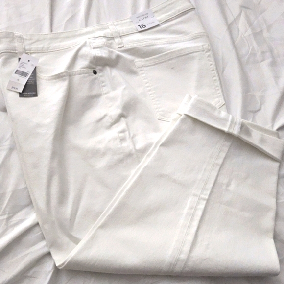 Lane Bryant Cuffed Boyfriend Capris  Classic White Jeans - Picture 1 of 2